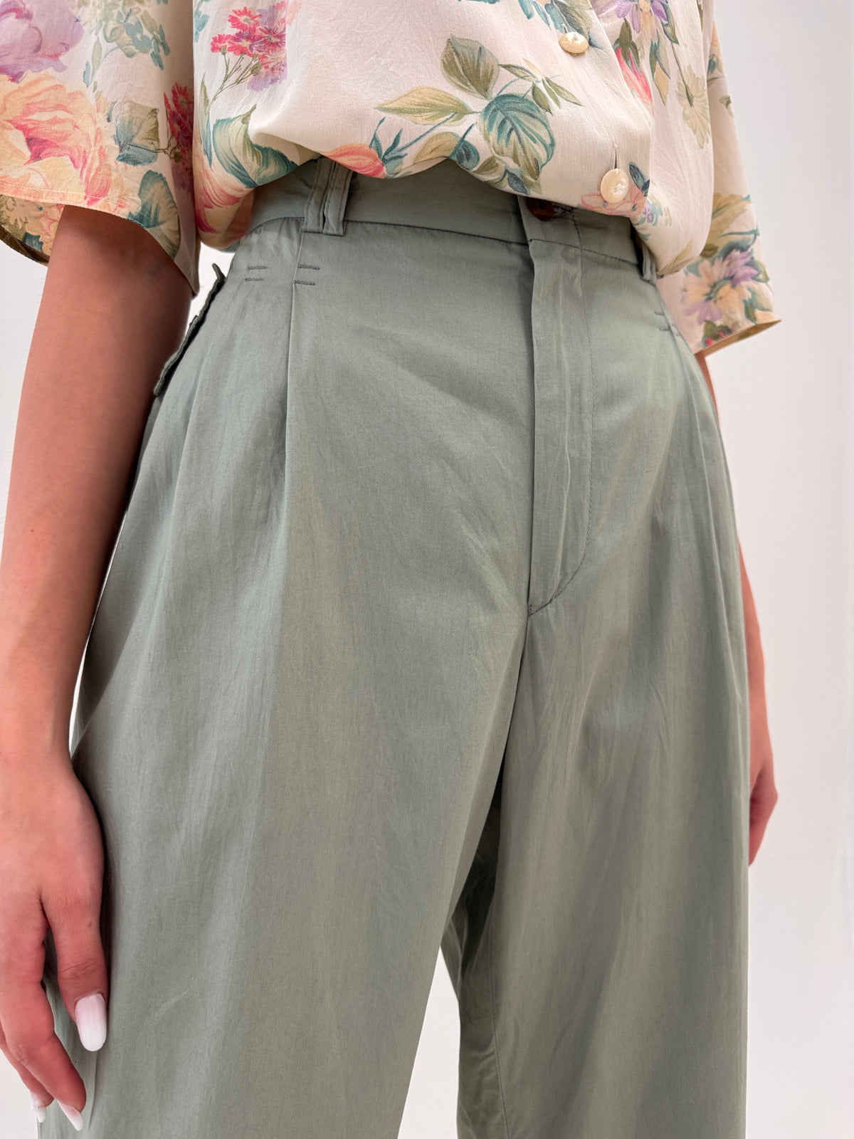 Pantaloni dusty Sage green vintage din bumbac cu pense și talie ultra înaltă