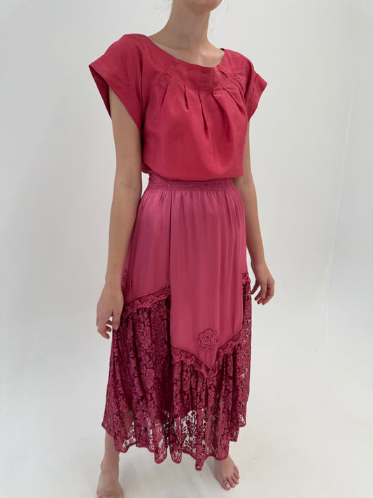 Fustă maxi ultra amplă din vascoza satinata grea și dantelă chantily dusty rose pink
