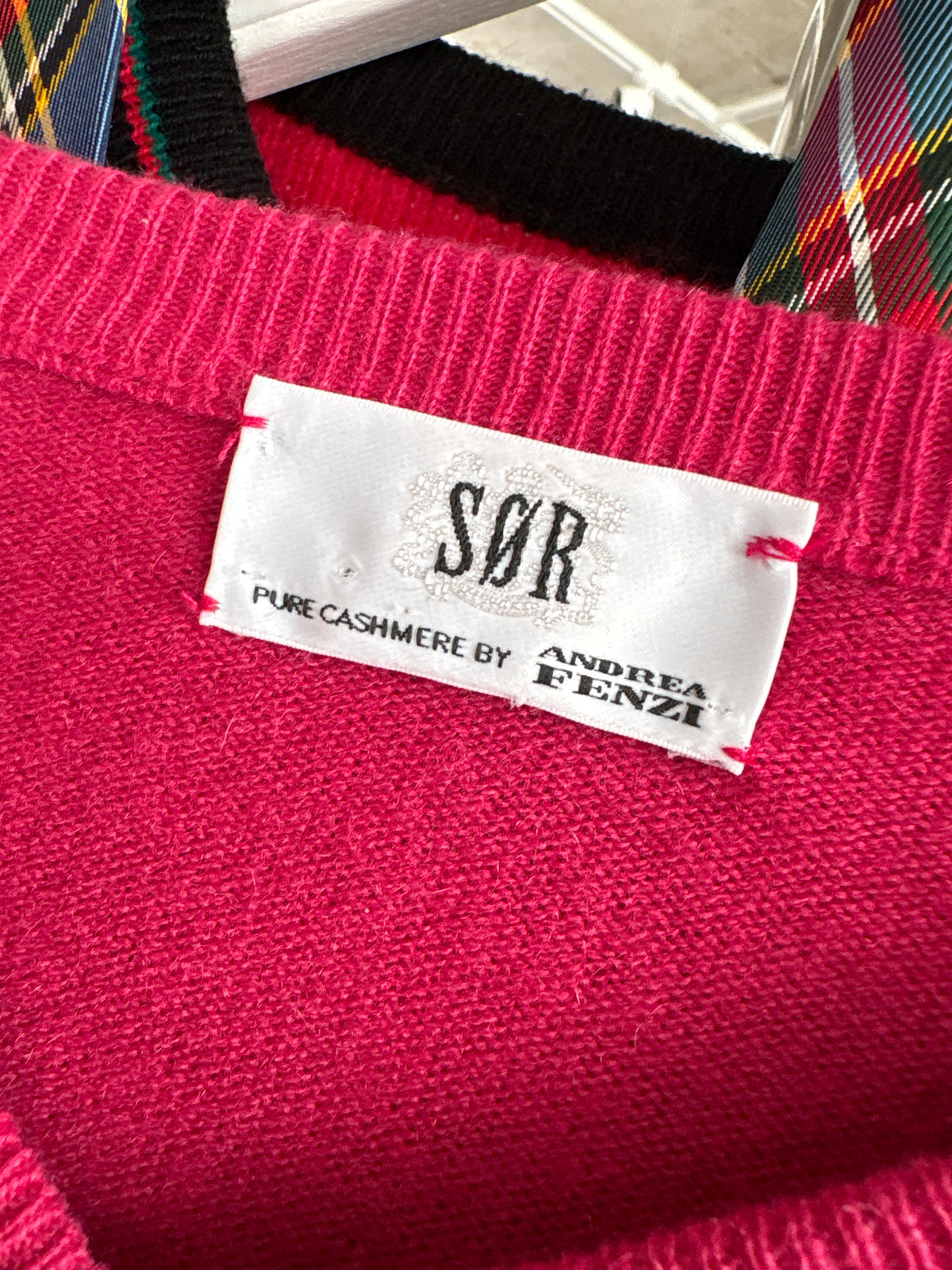 Pulover italian din cașmir fucsia în anchior