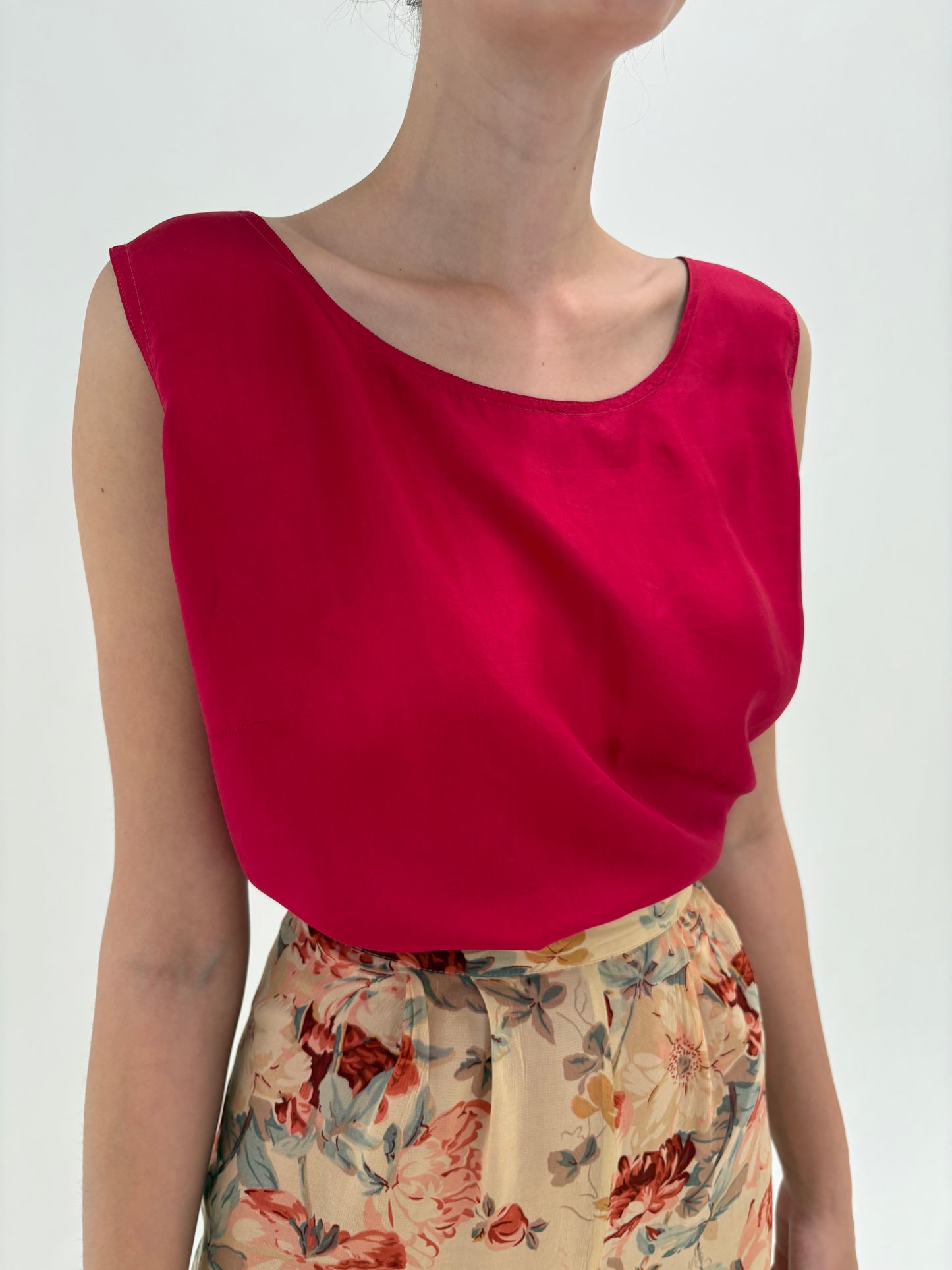 Top cherry red în clei minimalist din mătase naturală