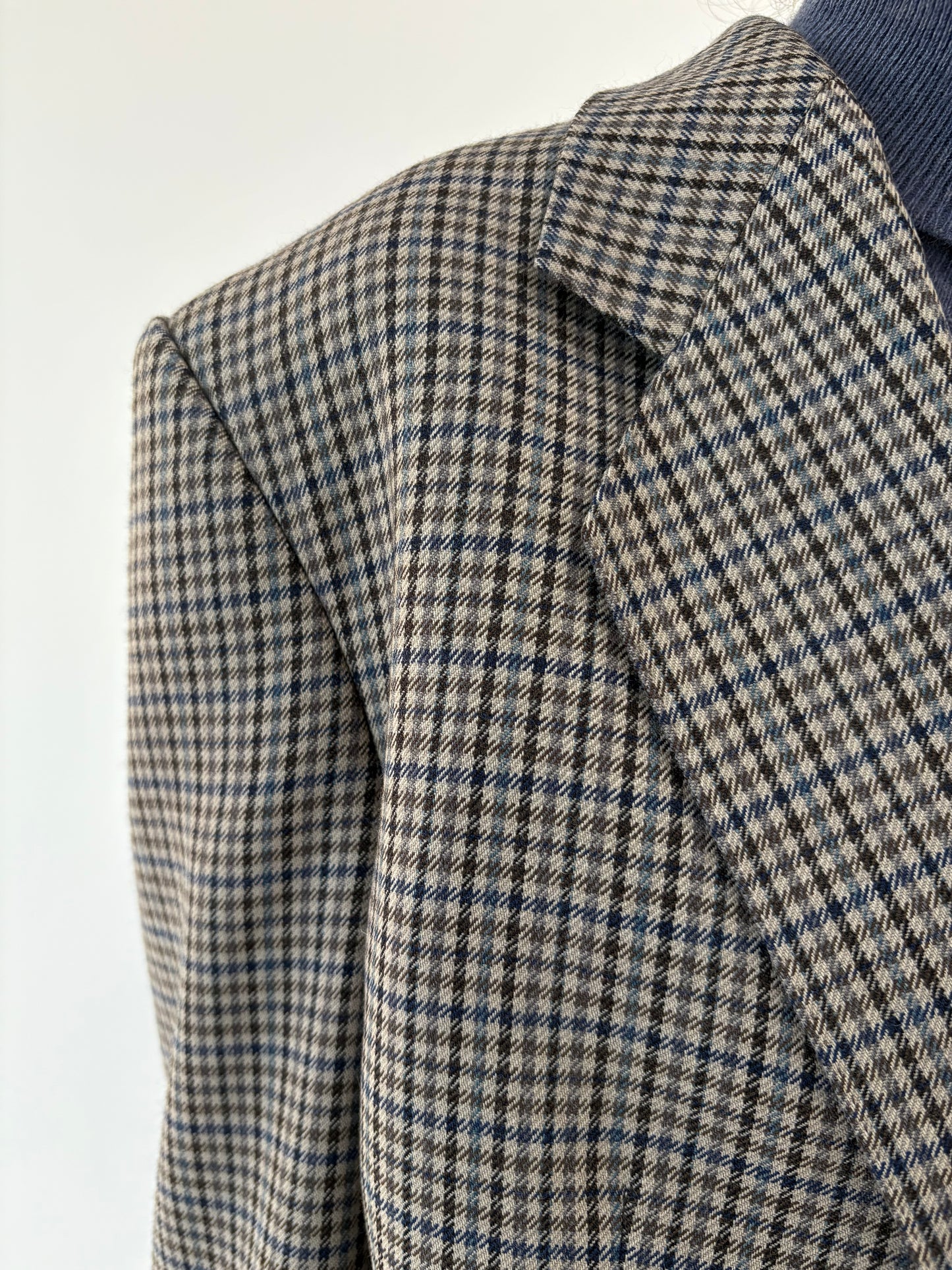 Sacou Burberry în carouri din lana extrafina