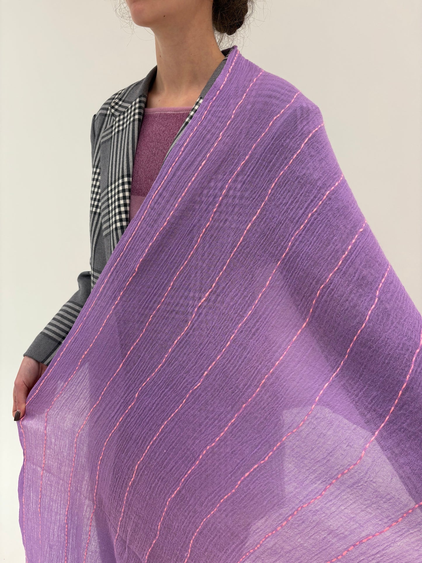 Shawl luxury lavender cu inserții roz din cea mai fină lana