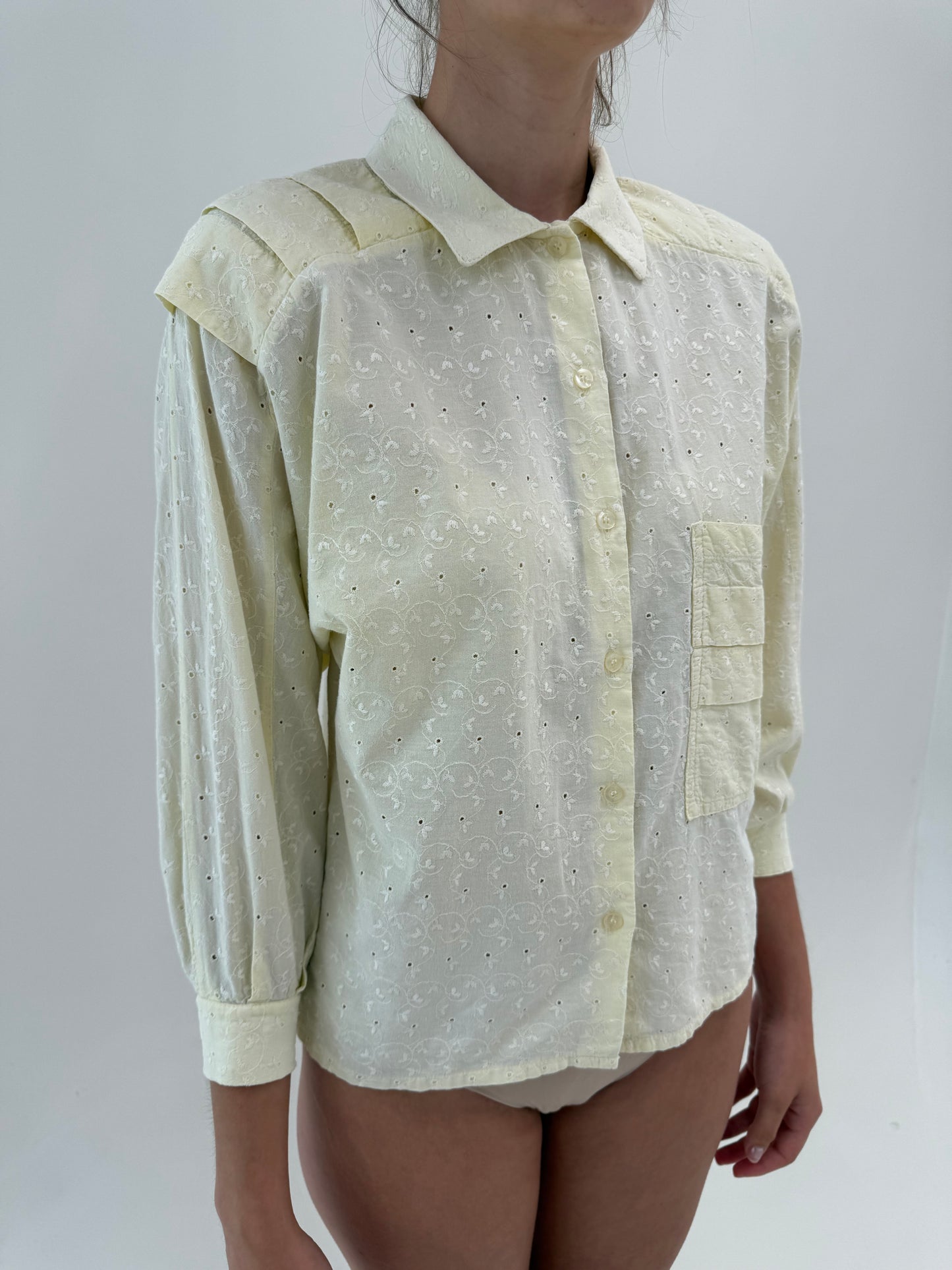 Camasa vintage petite din bumbac în croi retro modern integral cu broderie anglaise