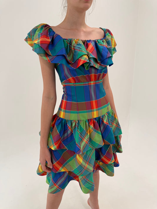 Rochie ultra cambrata din tafta super colorată cu volane supradimensionate