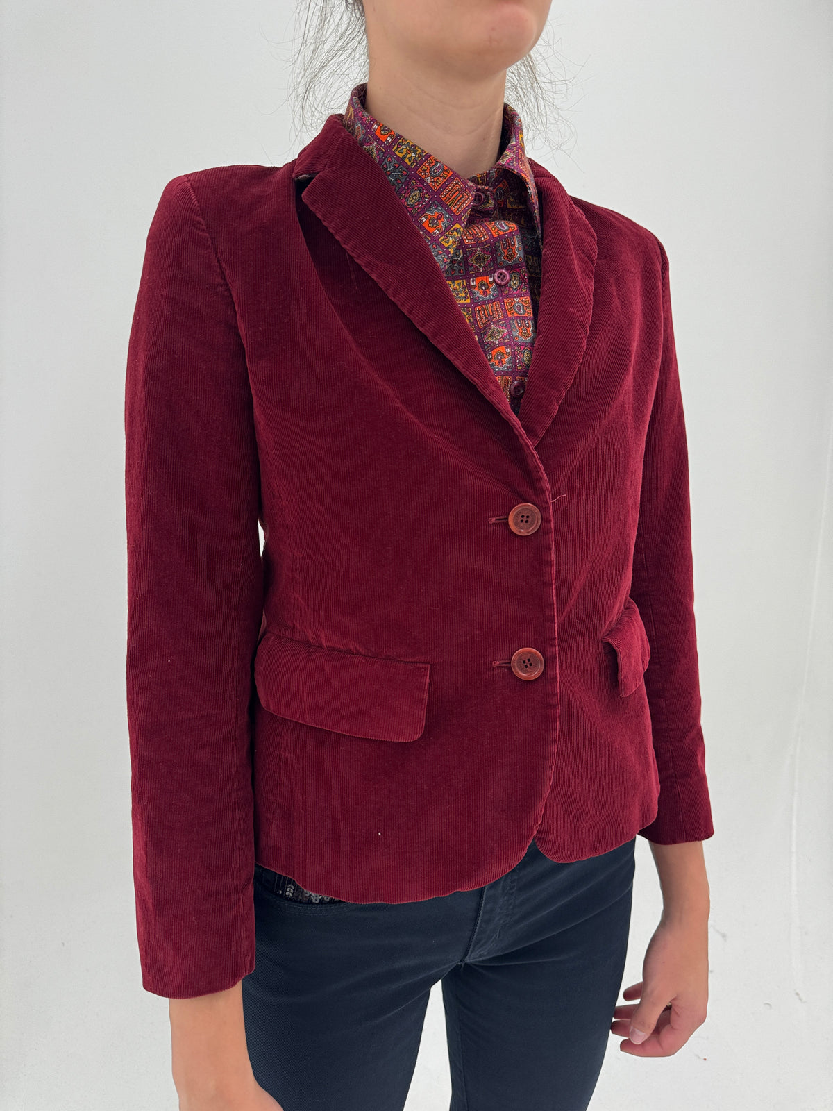 Sacou Max Mara din catifea dark cherry red cu inserție de brocart sub guler
