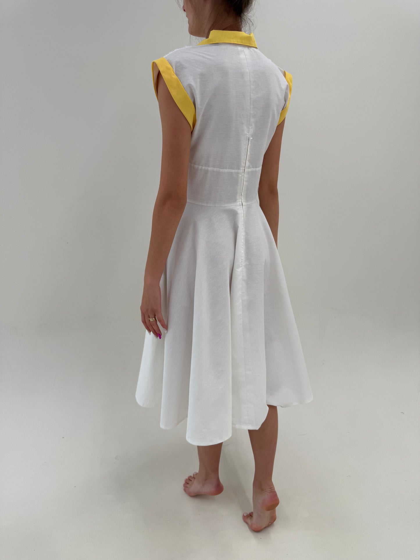 Rochie vintage excepțională cu talie ultra marcată în croi de ani 50