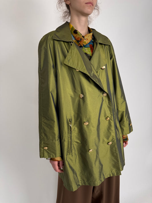 Trench perlat verde Sage cu nasturi aurii și închidere dublă