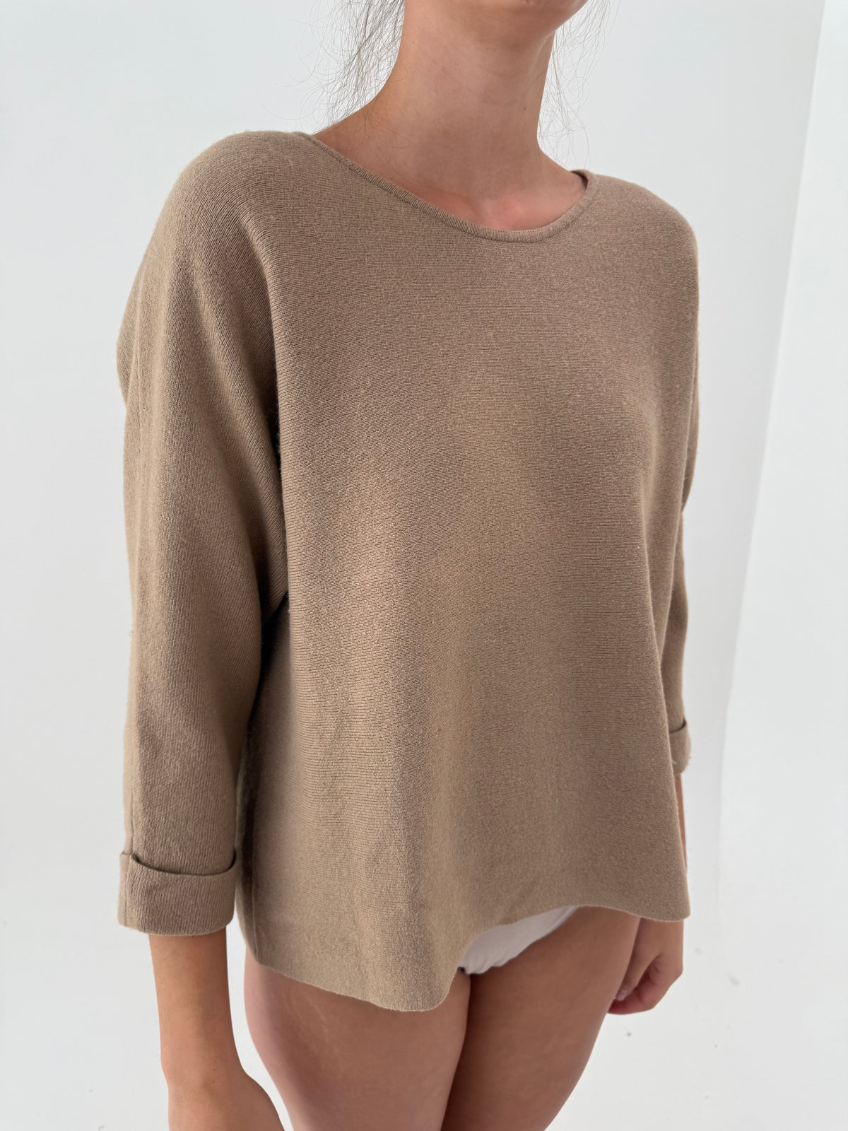 Pulover camel din lana merino extrafina cu mânecă tip fluture în croi oversized