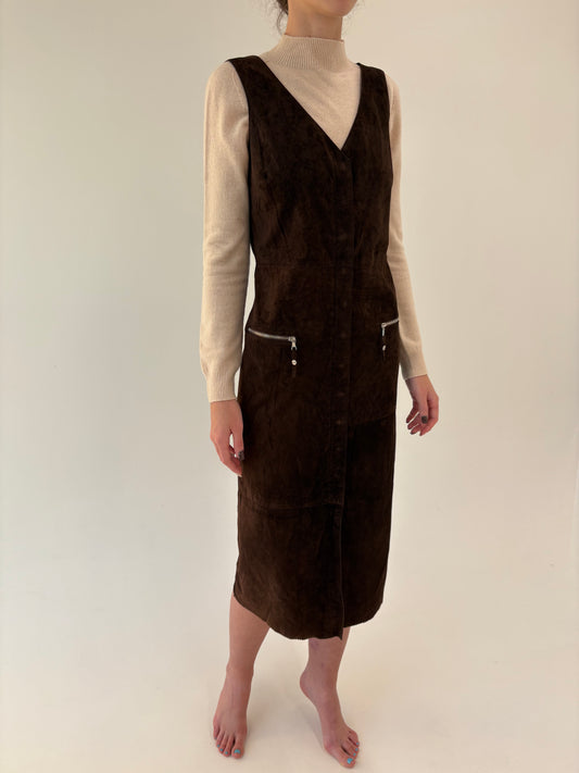 Rochie chocolate brown din piele naturală moale întoarsă ușor cambrata