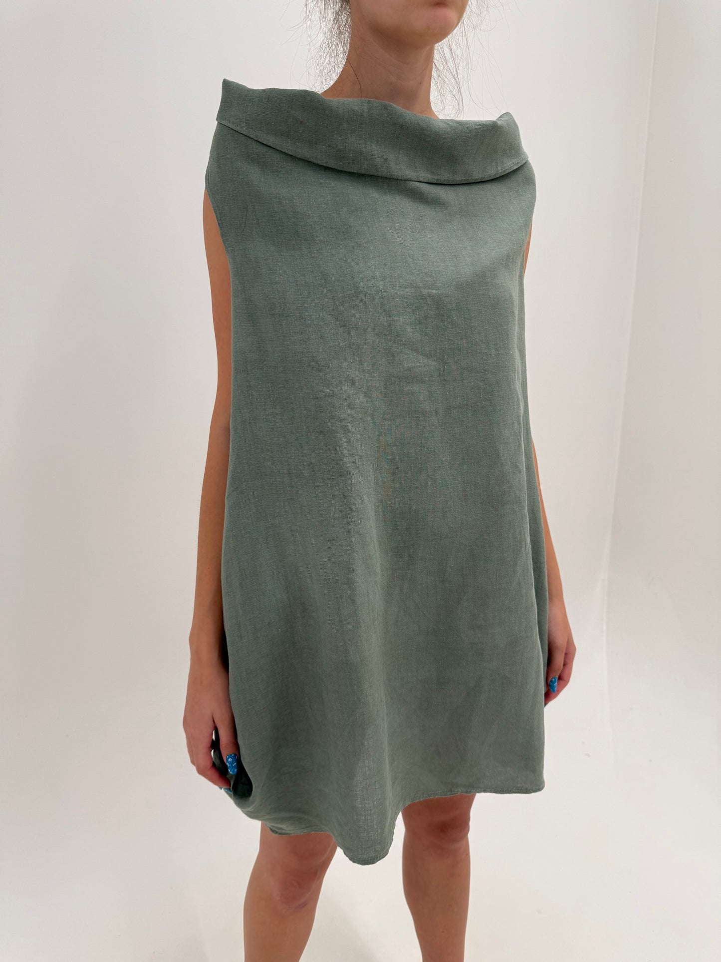 Rochie Sage green din in premium în croi de ani 60 reinterpretat cu buzunare