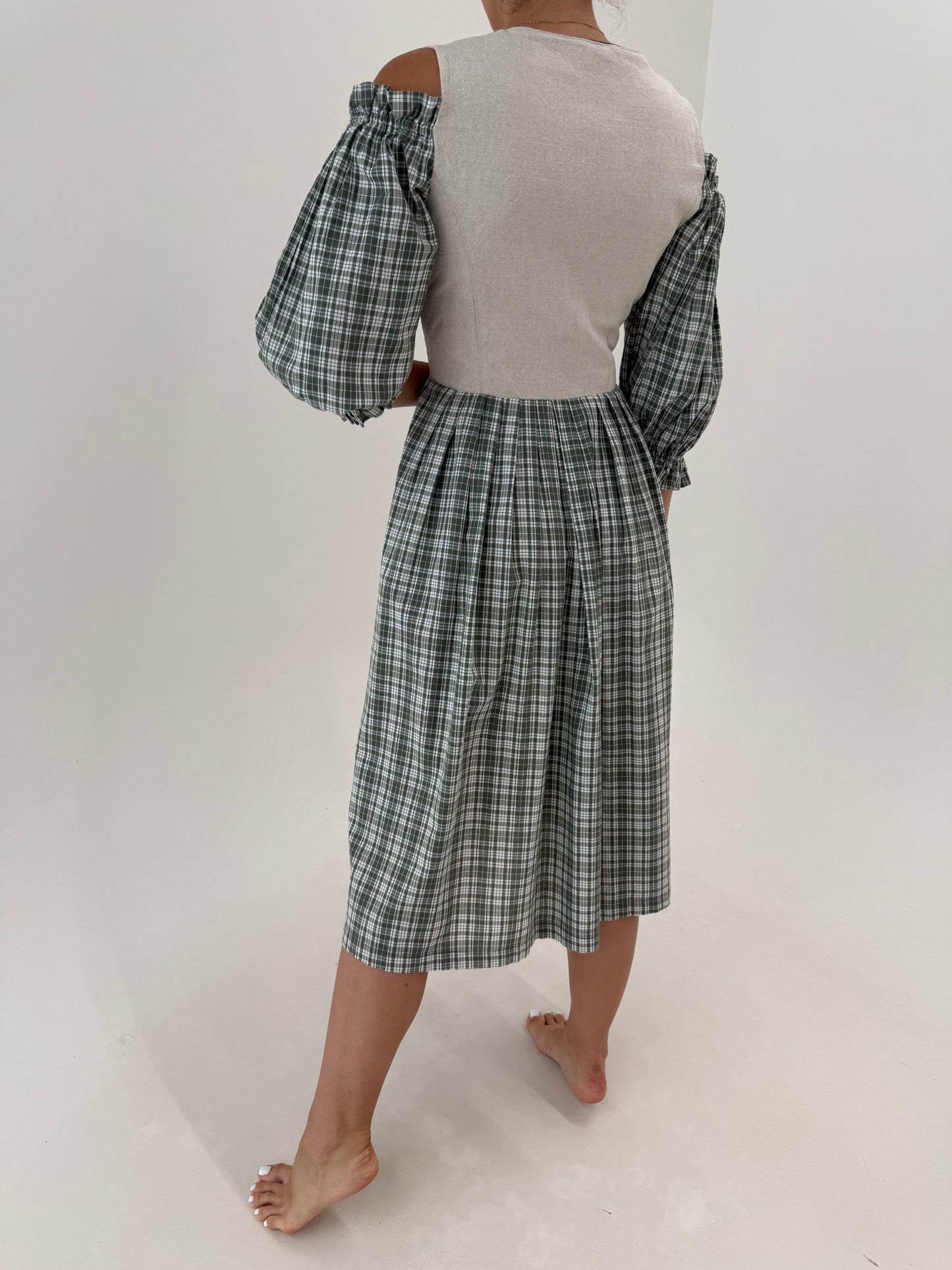 Rochie vintage cu corsaj din pânză de in și pânză de bumbac cu mâneci ușor bufante