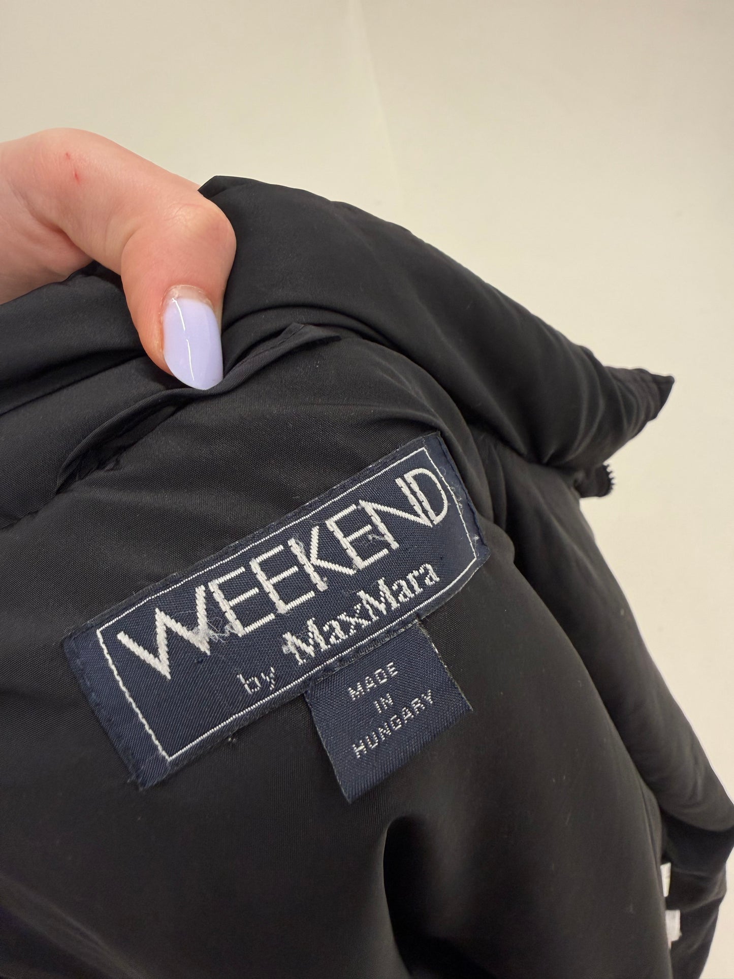 Puffer lung tall Max Mara negru cu glugă din material impermeabil