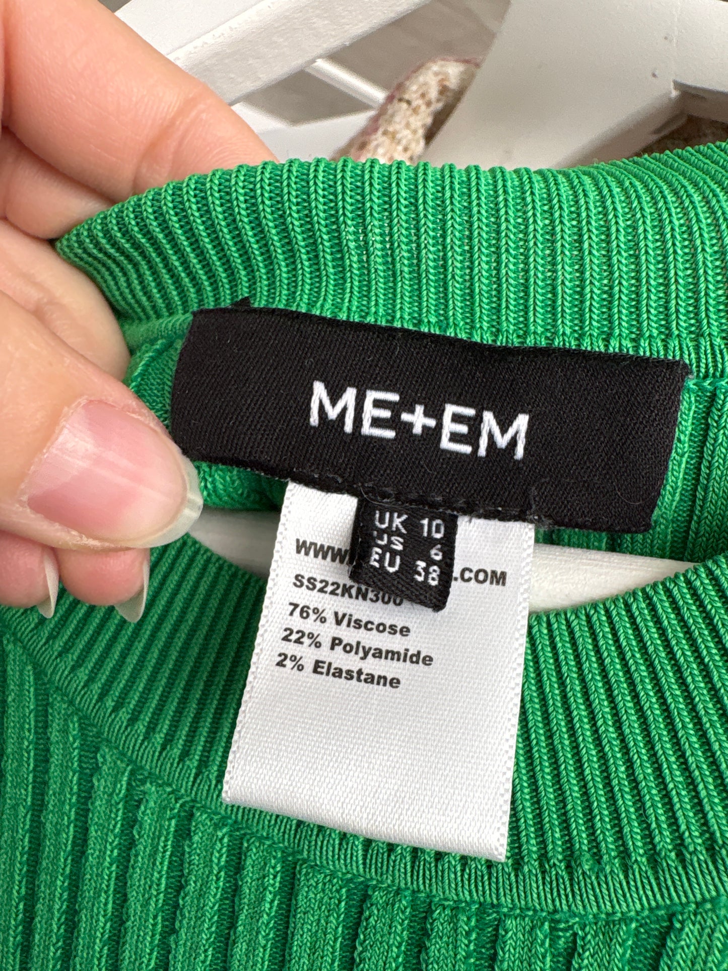 Rochie din jerse ribbed verde smarald în croi cambrat