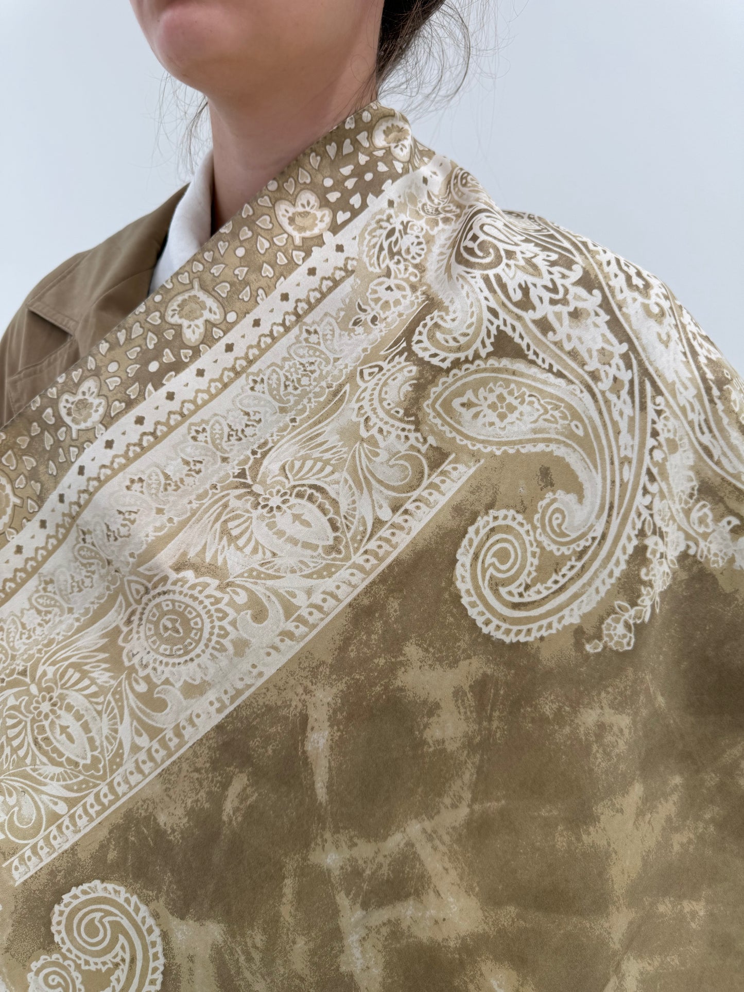 Eșarfă din mătase naturală cu print paisley
