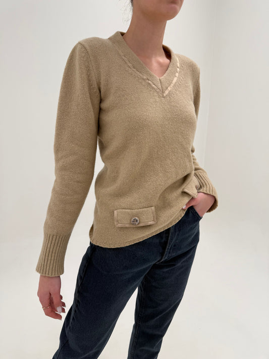 Pulover camel luxury Trussardi în anchior și croi chic din mix de lana extrafina