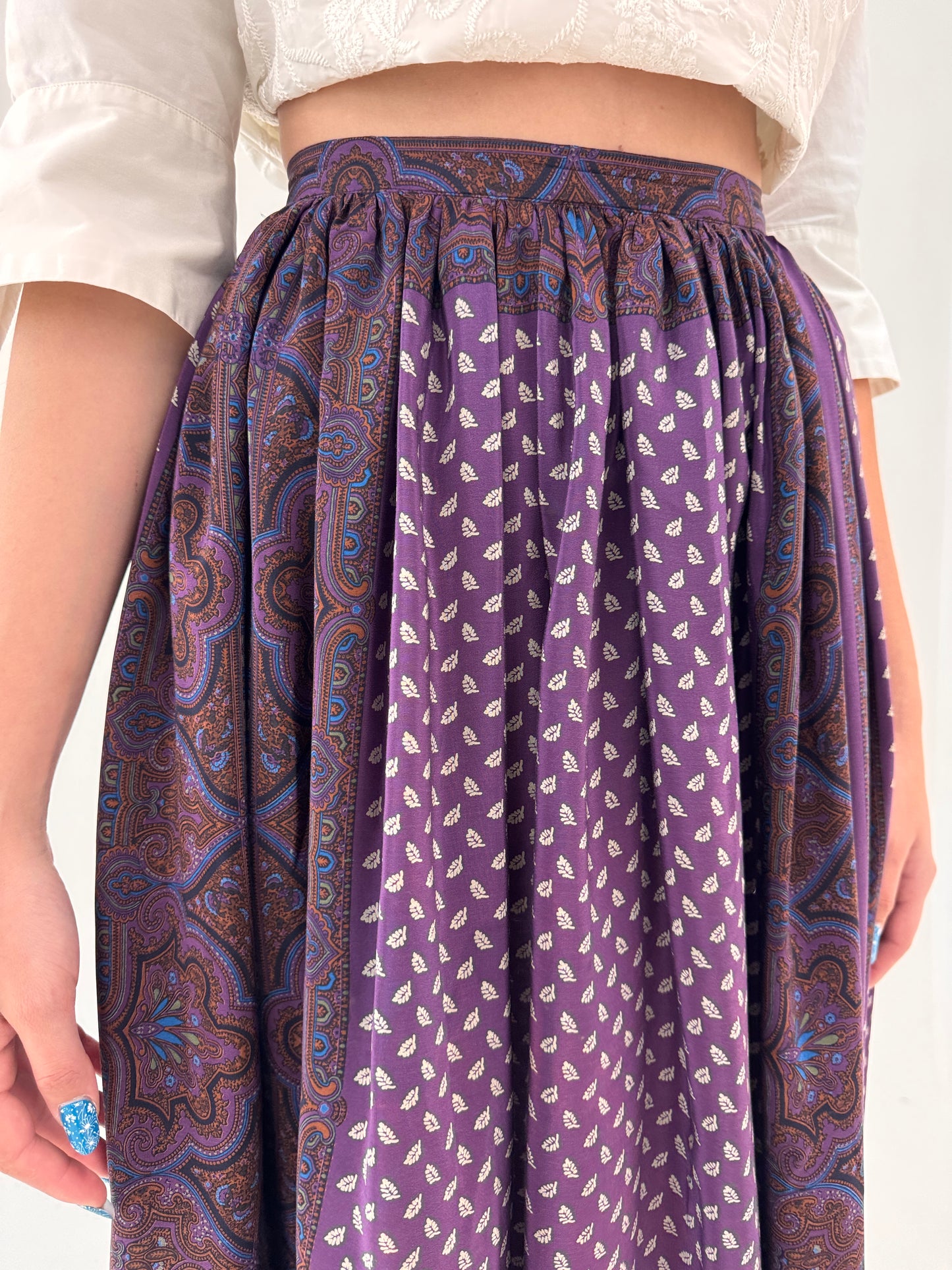 Fustă maxi aubergine cu print paisley din mătase naturală în croi ultra amplu