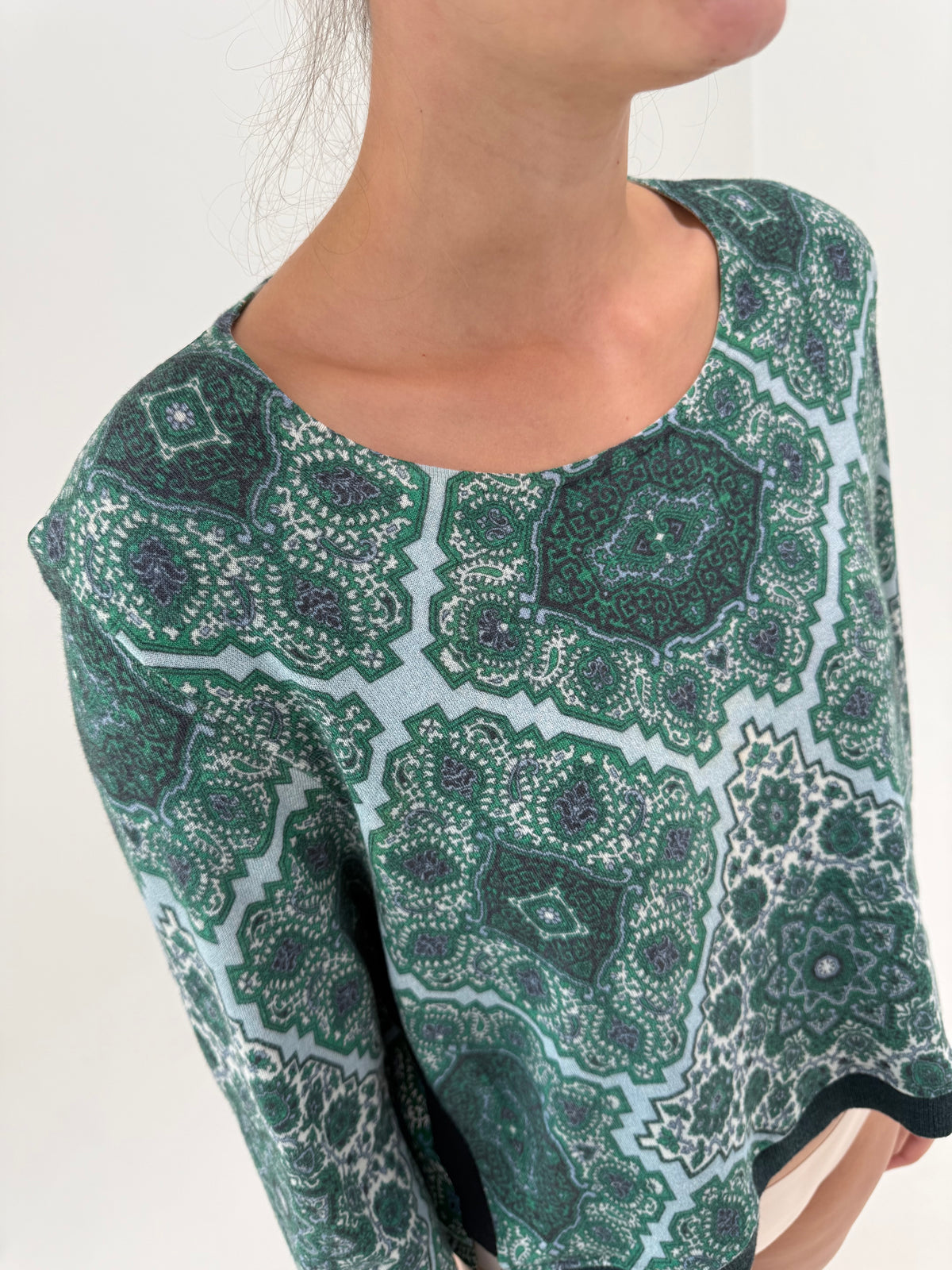 Pulover Max Mara cu fata din mătase naturală și restul tricot de lana cu print superb