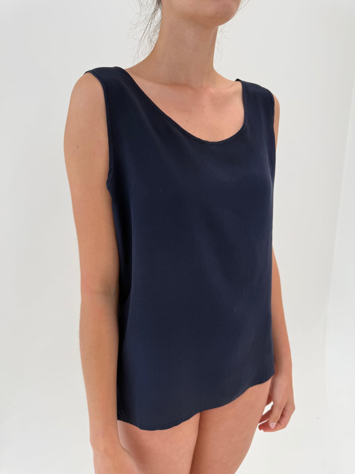 Top din mătase matuala Navy blue în croi minimalist