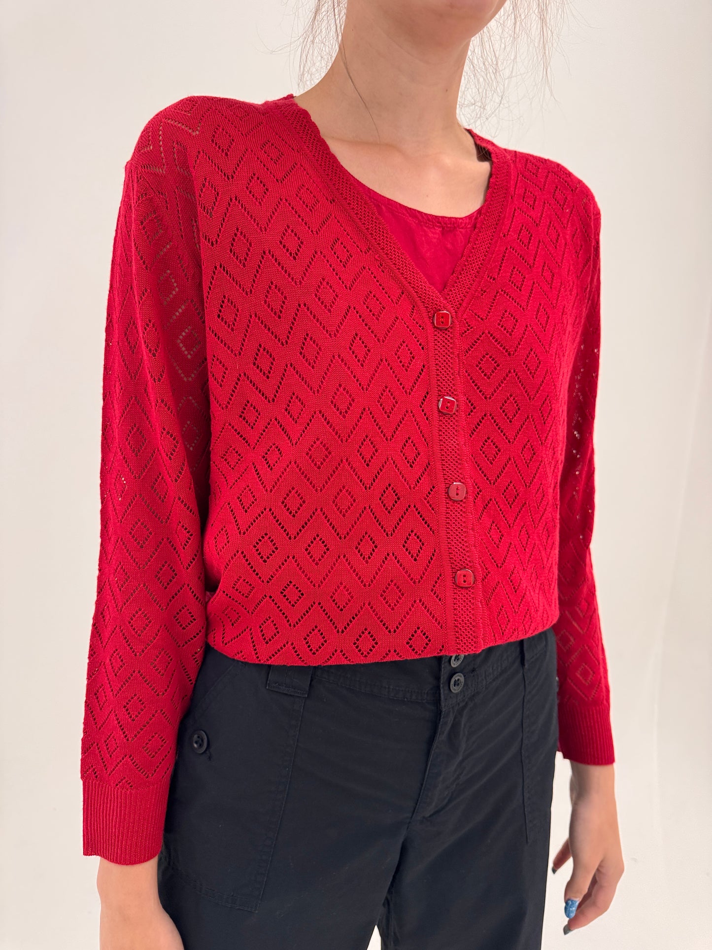 Cardigan dantelat tip macrame ruby red din bumbac și vascoza