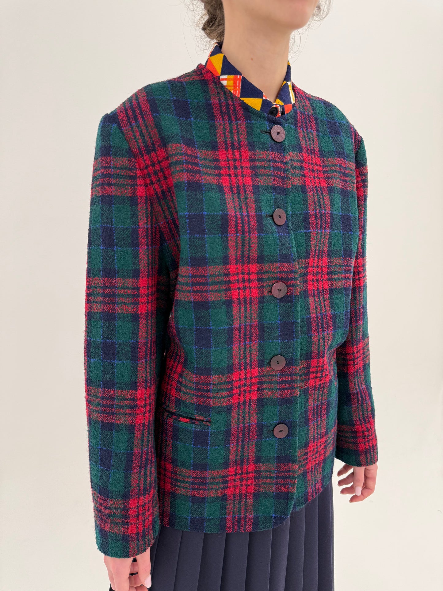 Sacou vintage din tweed de lana în croi minimalist și combinație clasică de culori