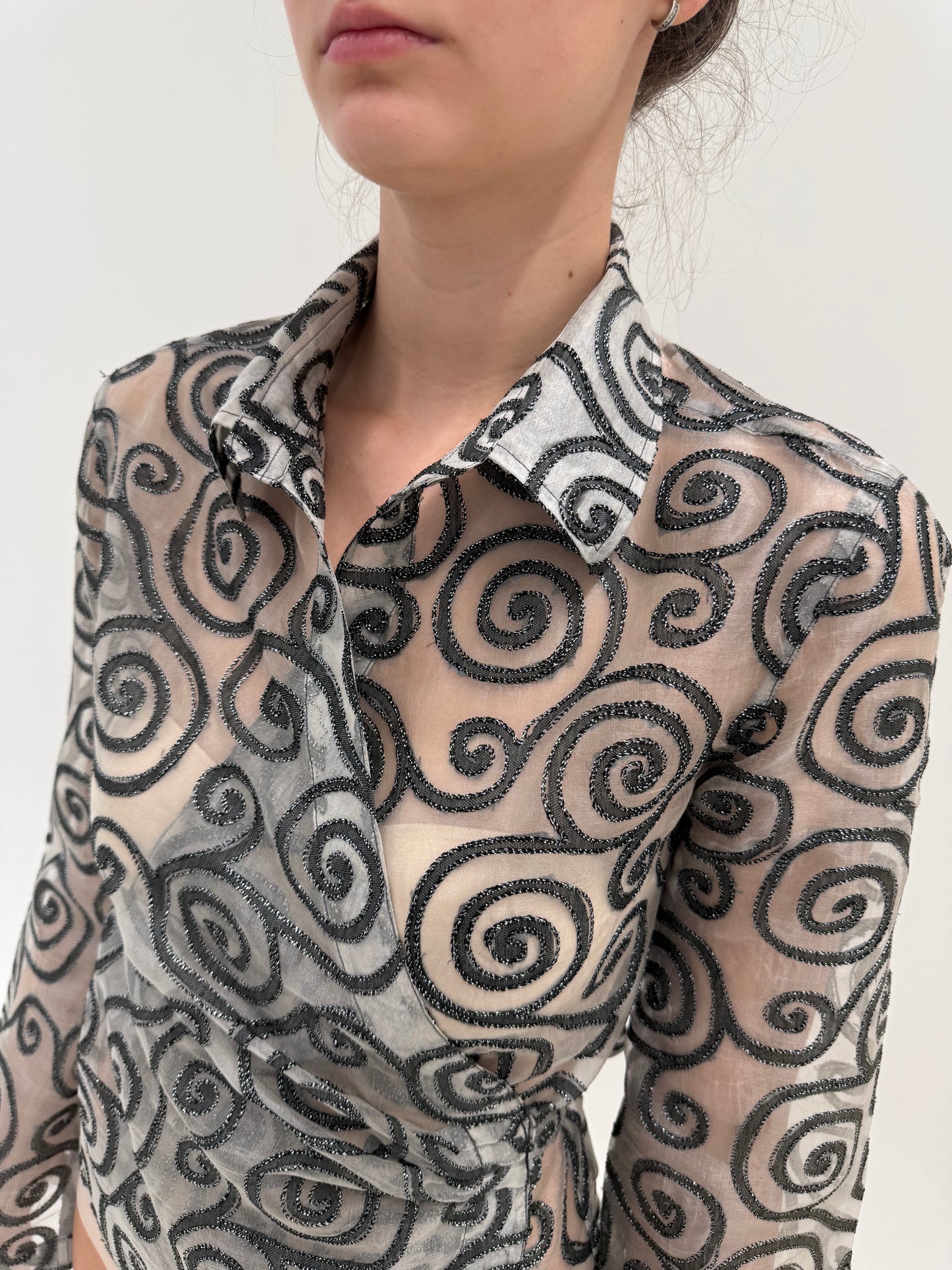 Cămașa petrecută din organza bijuterie de mătase naturală cu print texturat