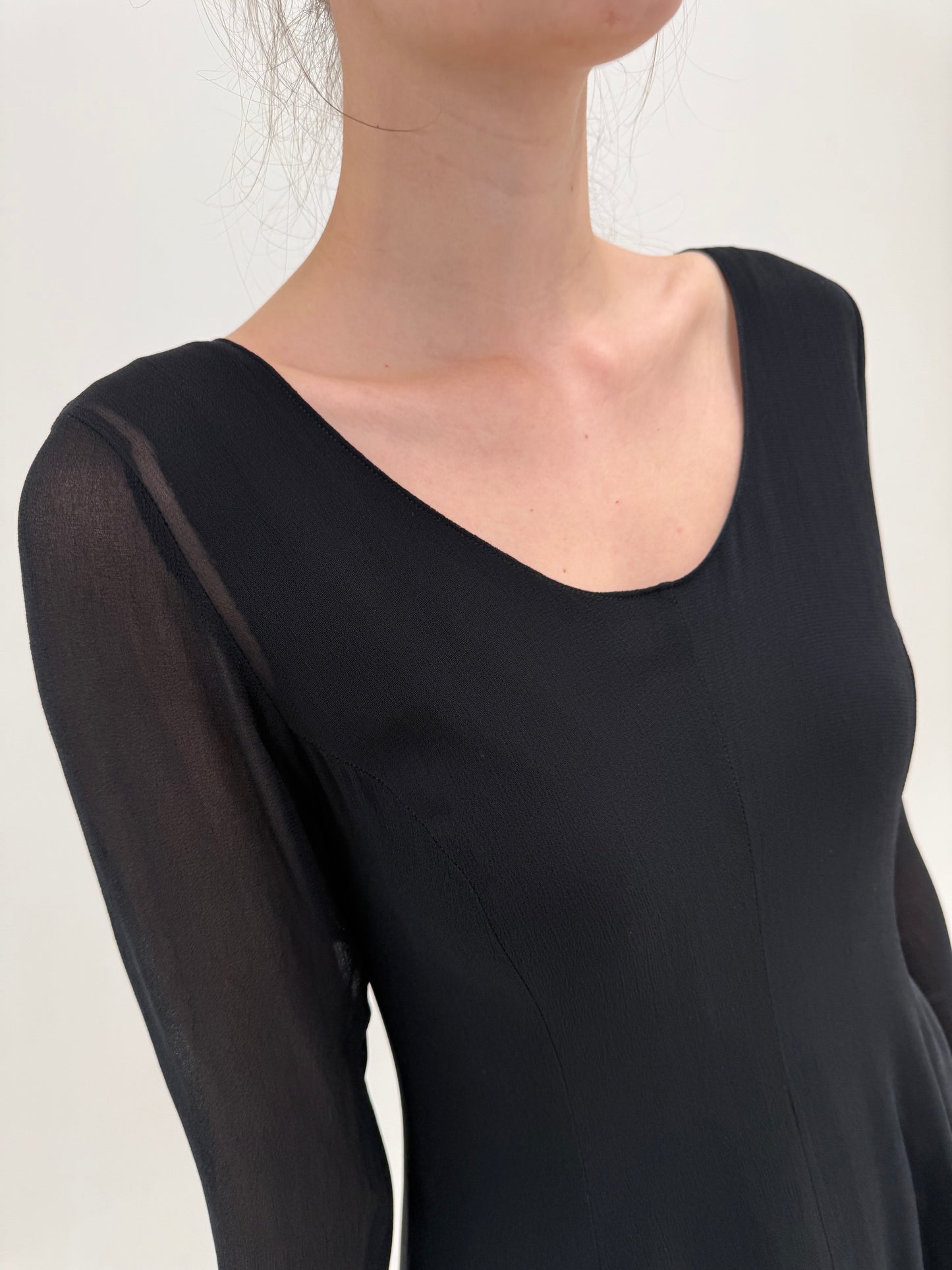 LBD vintage de la zi la seară cu mâneci din voal în croi minimalist