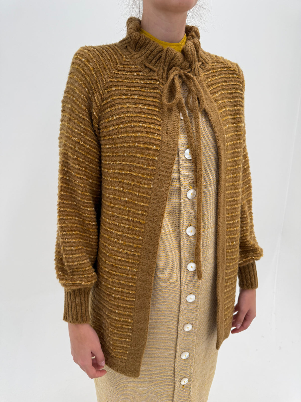 Jacheta old vintage din lana texturată excepțională dark mustard cu manșete înalte