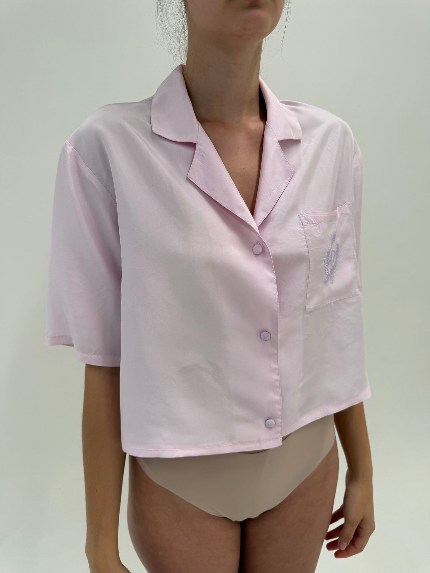 Cămașa powder Pink din mătase naturală în croi lejer ușor cropped