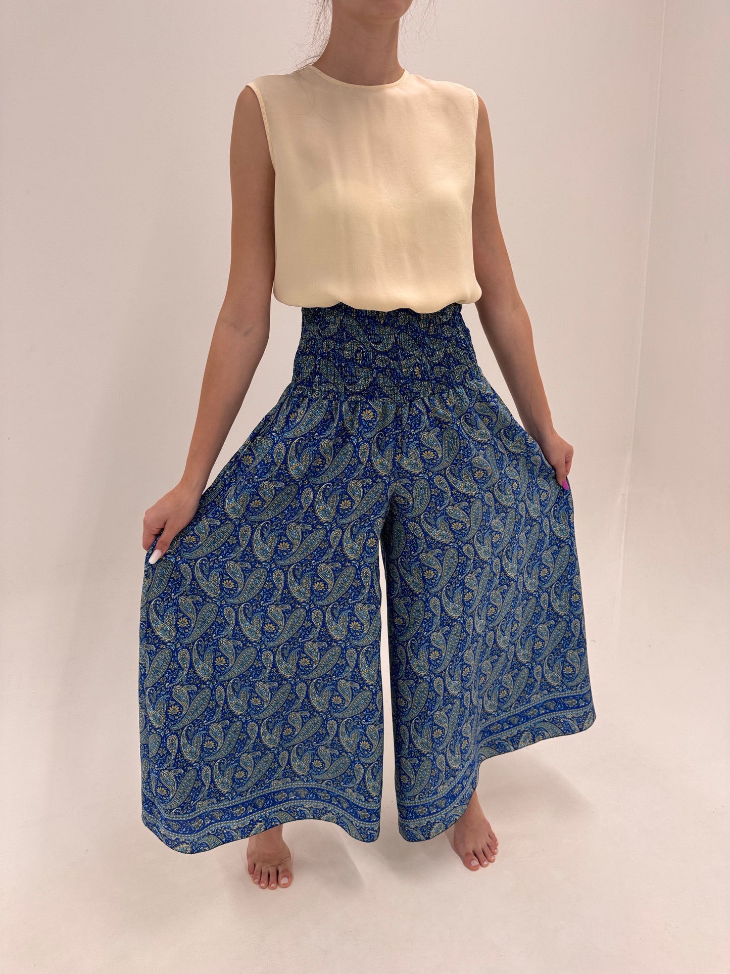Pantaloni boho palazzo din mătase naturală cu print paisley