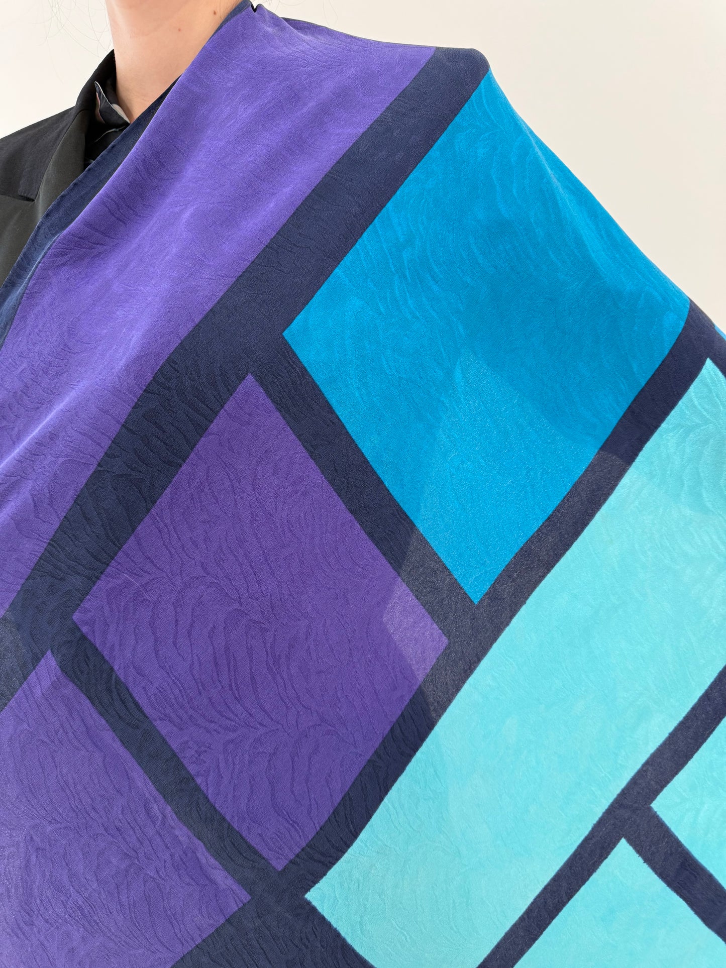 Eșarfă XXXL din mătase naturală cu print geometric