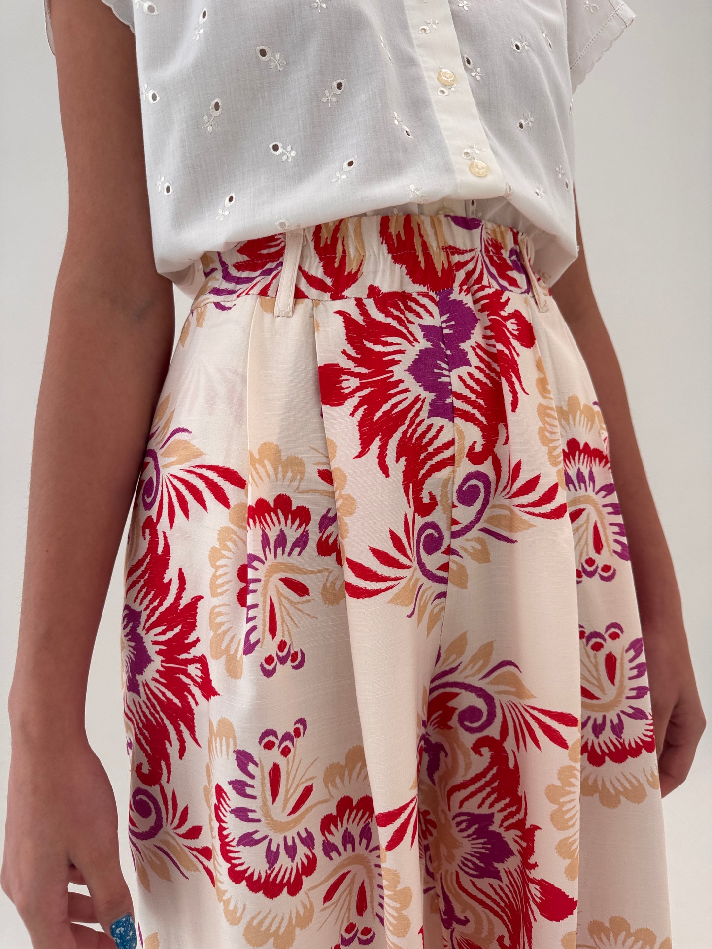 Pantaloni palazzo petite light nude cu print superb și talie ultra înaltă elastică