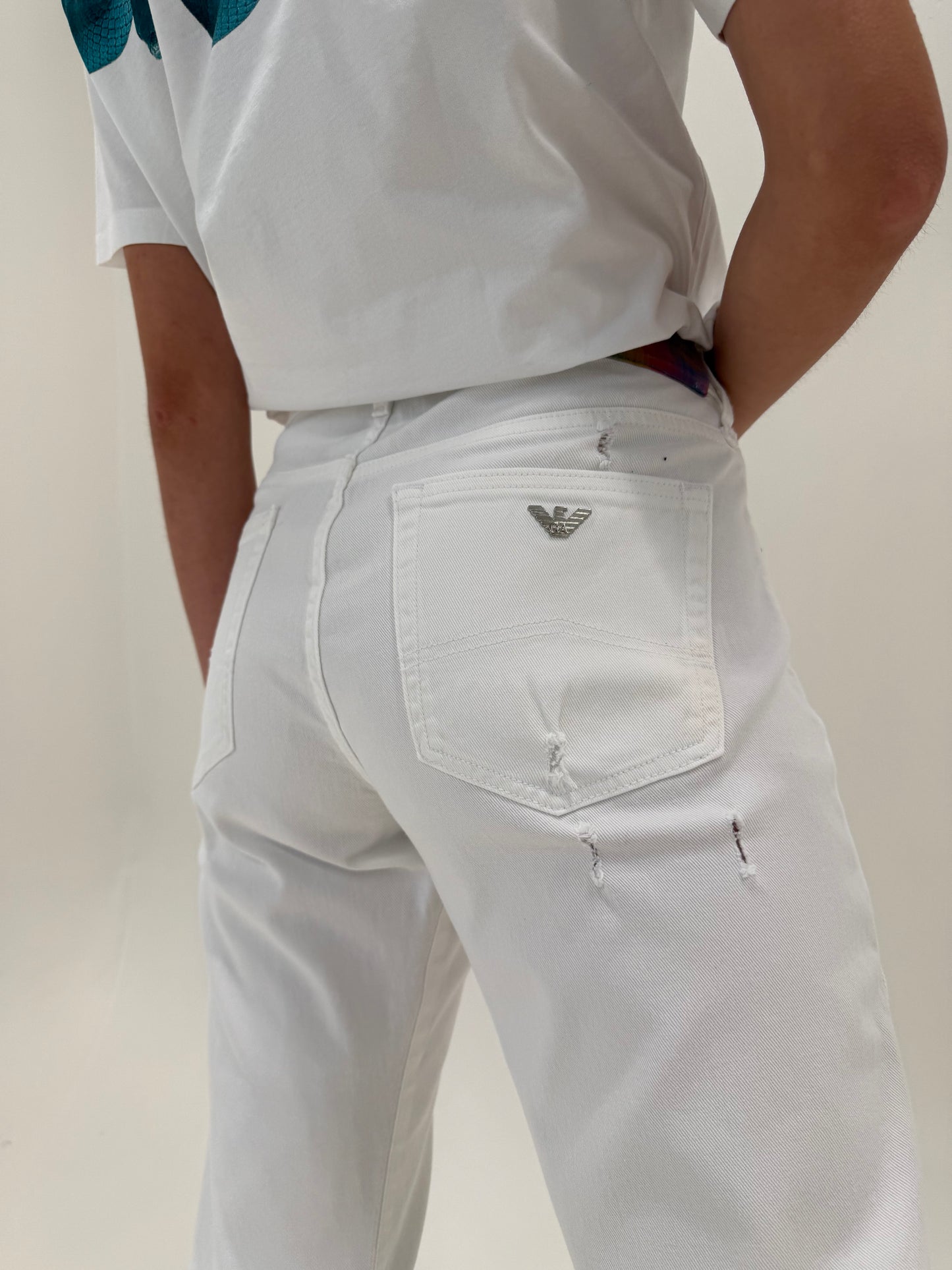 Jeans de vară Armani ripped effect in croi clasic ultra confort