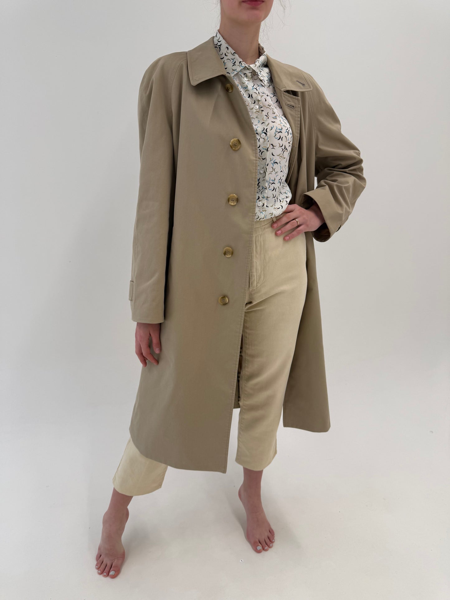 Trench Burberry vintage în croi clasic din gabardină camel cu interior specific