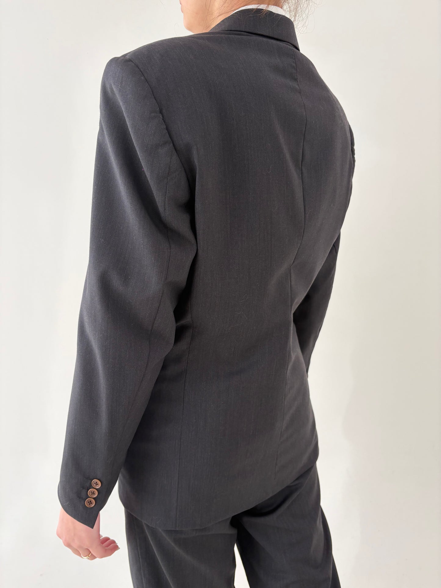 Costum italian steel gray din lanita extrem de fină subțire  în croi actual