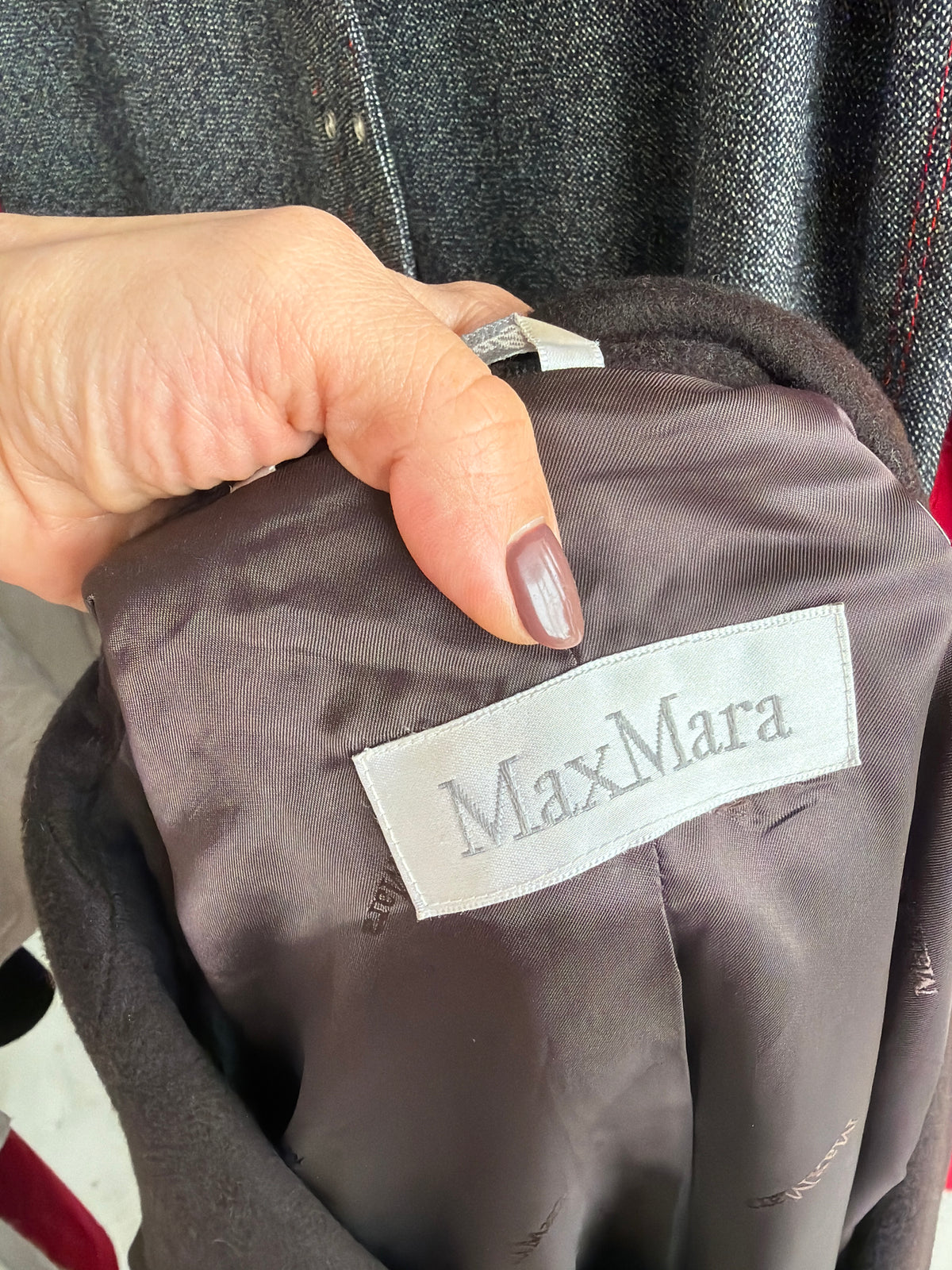 Sacou Max Mara dark brown din stofă plină de lana extrem de fină cu închidere tip smoking