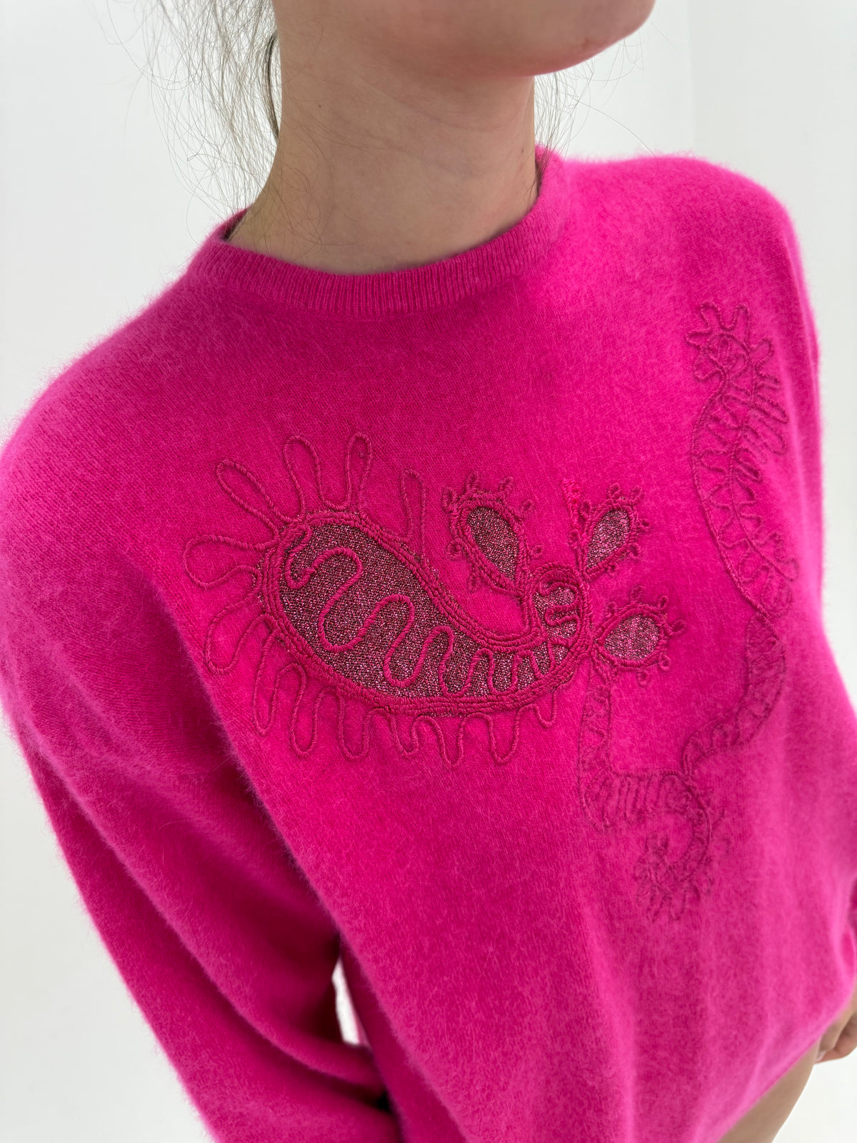 Pulover vintage fucsia italian cu broderie din lana extrafina și Angora