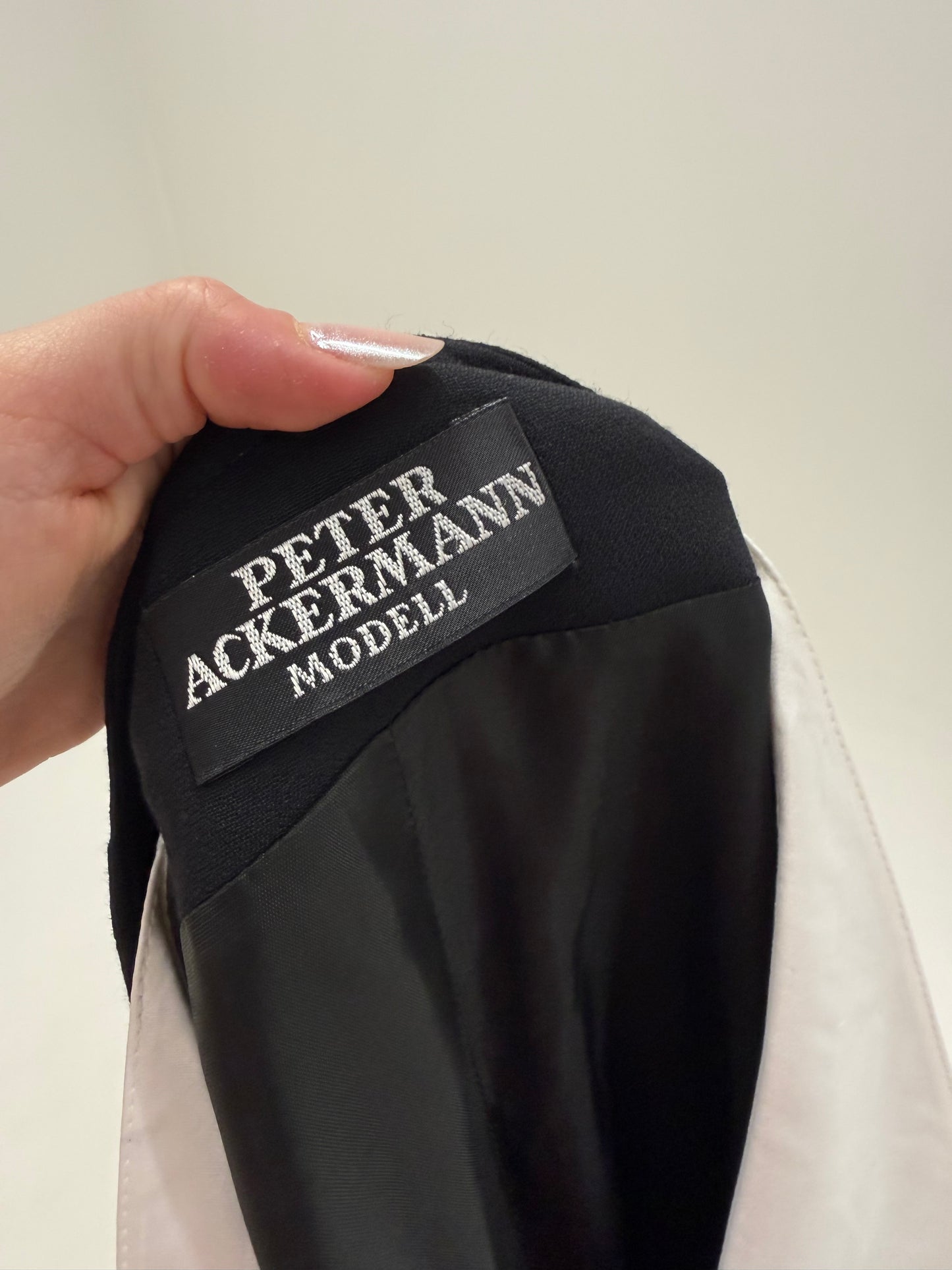 LBD maxi vintage nouă cu etichetă în stil Valentino cu revere și manșete contrastante