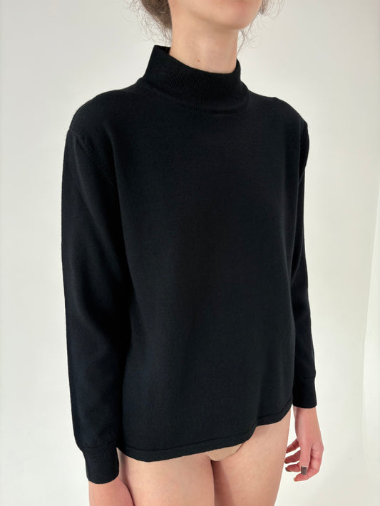 Maleta neagră petite  in croi lejer din lana extrafina