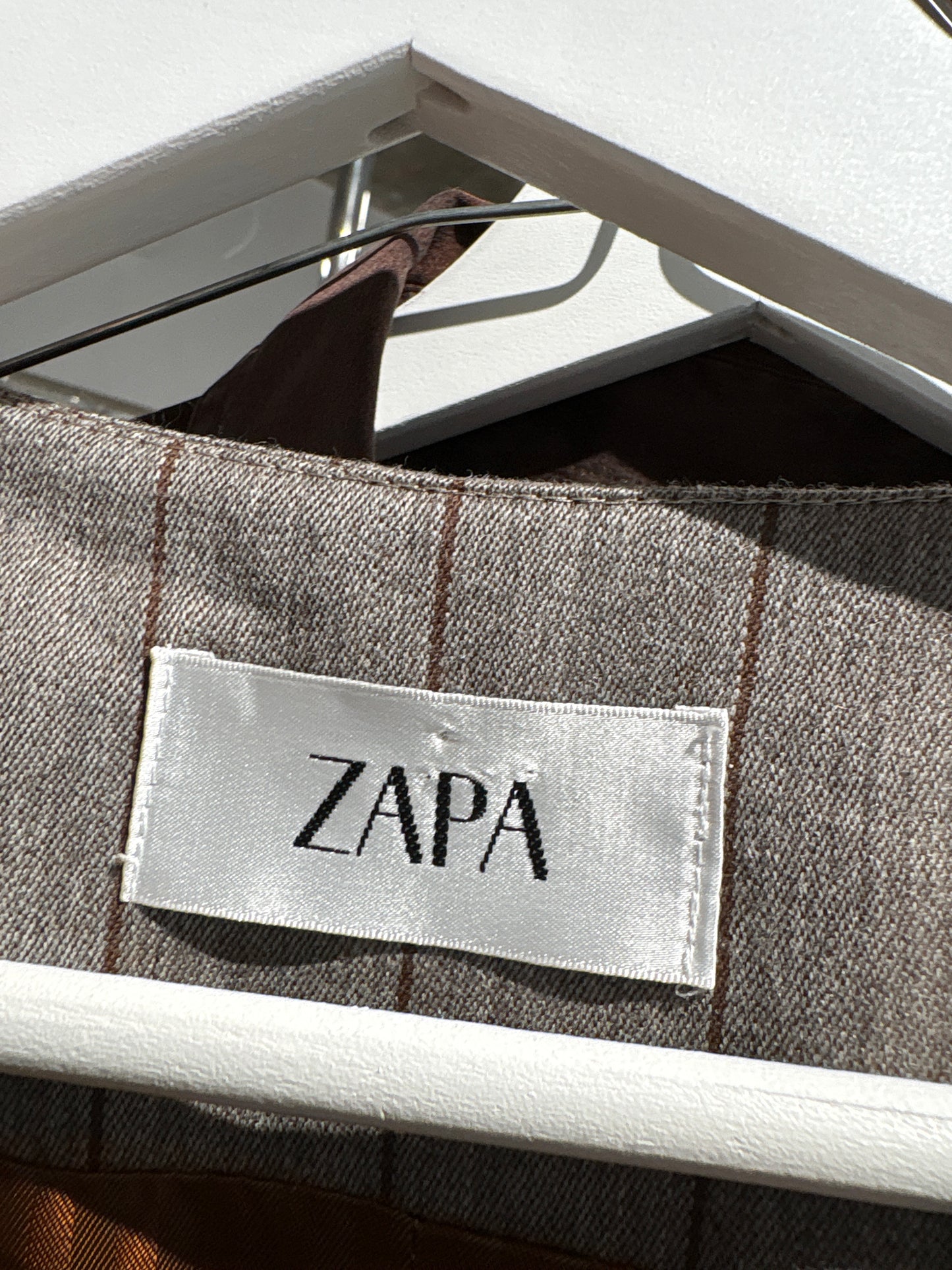 Deux piece din stofă subțire de lana extrafina și cașmir cu dungi fine verticale