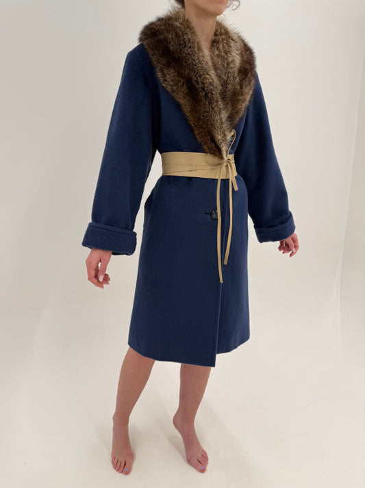 Palton vintage în croi minimalist din lana groasă cu guler amplu de blană naturală