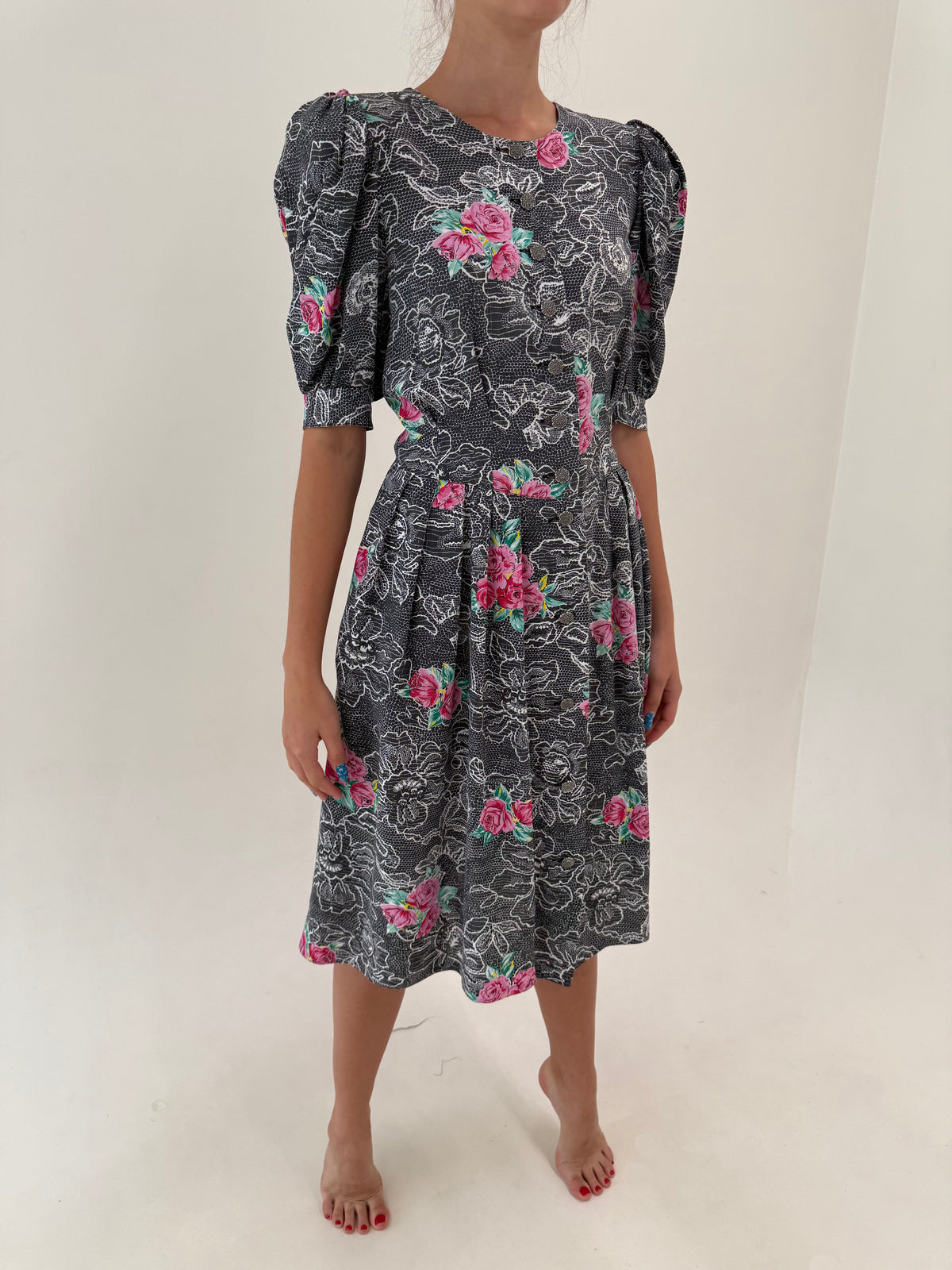 Rochie vintage cu mâneci bufante, talie ultra înaltă marcată și buzunare