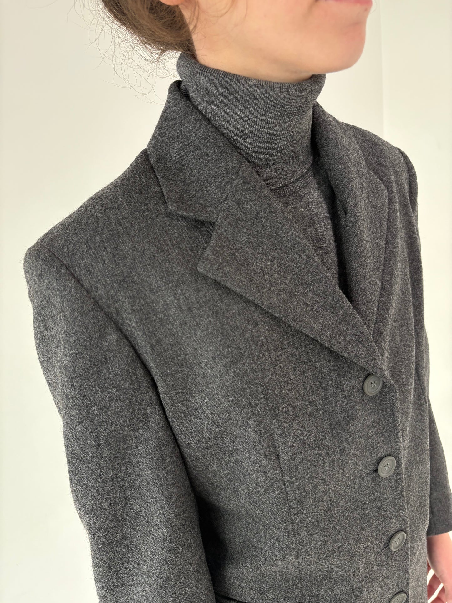 Sacou petite italian în croi lung ușor cambrat din lana certificată extrafina