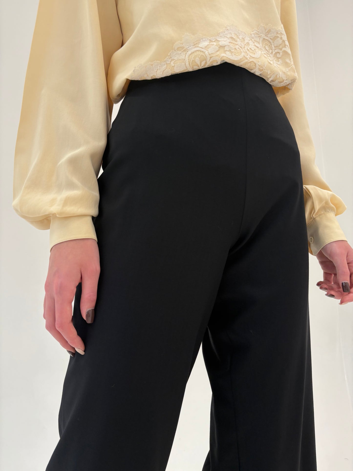 Pantaloni negri spre palazzo din lana extrafina de la zi la seară