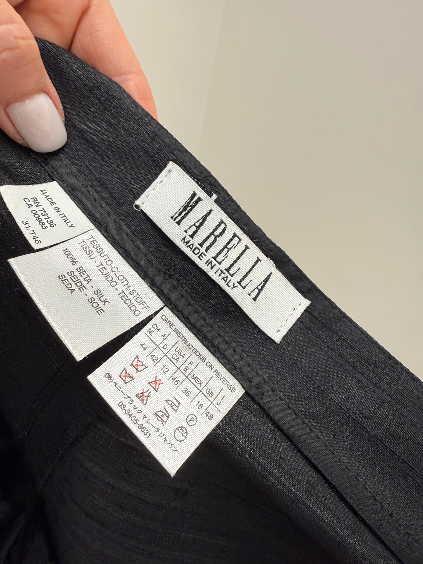 Pantaloni negri din gama Max Mara din mătase naturală dupioni mom fit