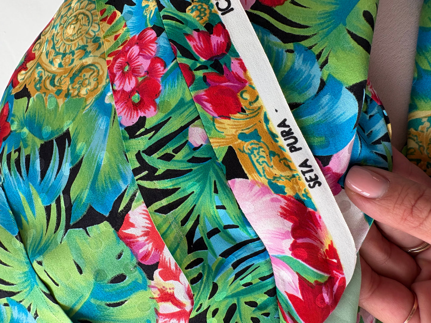 Rochie vintage italiană din mătase naturală cu print superb în culori tari