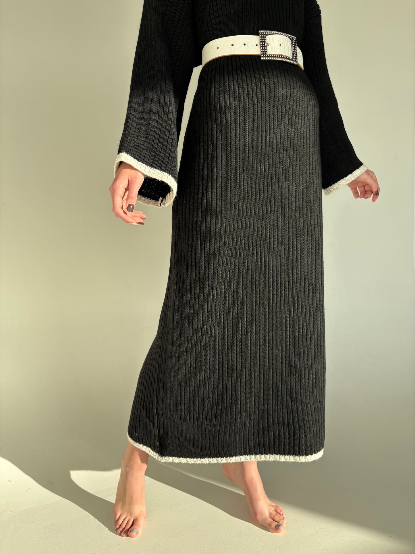 LBD maxi ribbed cu paspoal ivoire din mix de lana extrafina ribbed