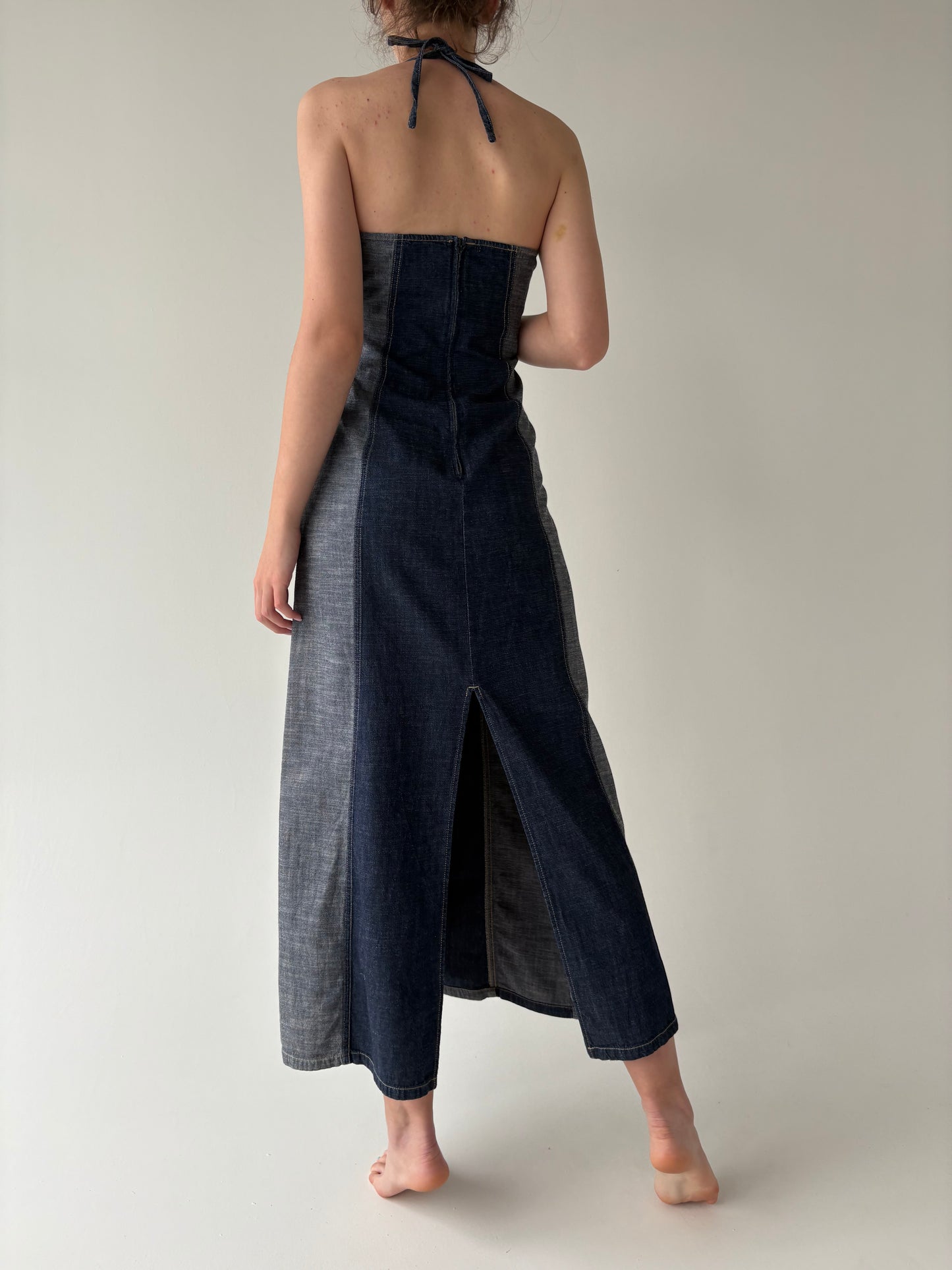 Rochie maxi halterneck din jeans de vară two tone