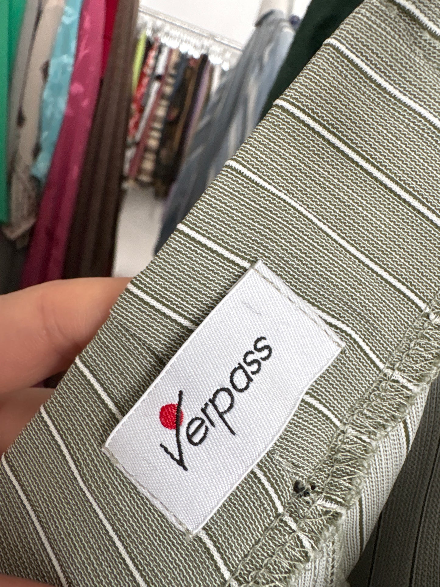Pantaloni petite cu dungi fine verticale cu talie ultra înaltă elastică