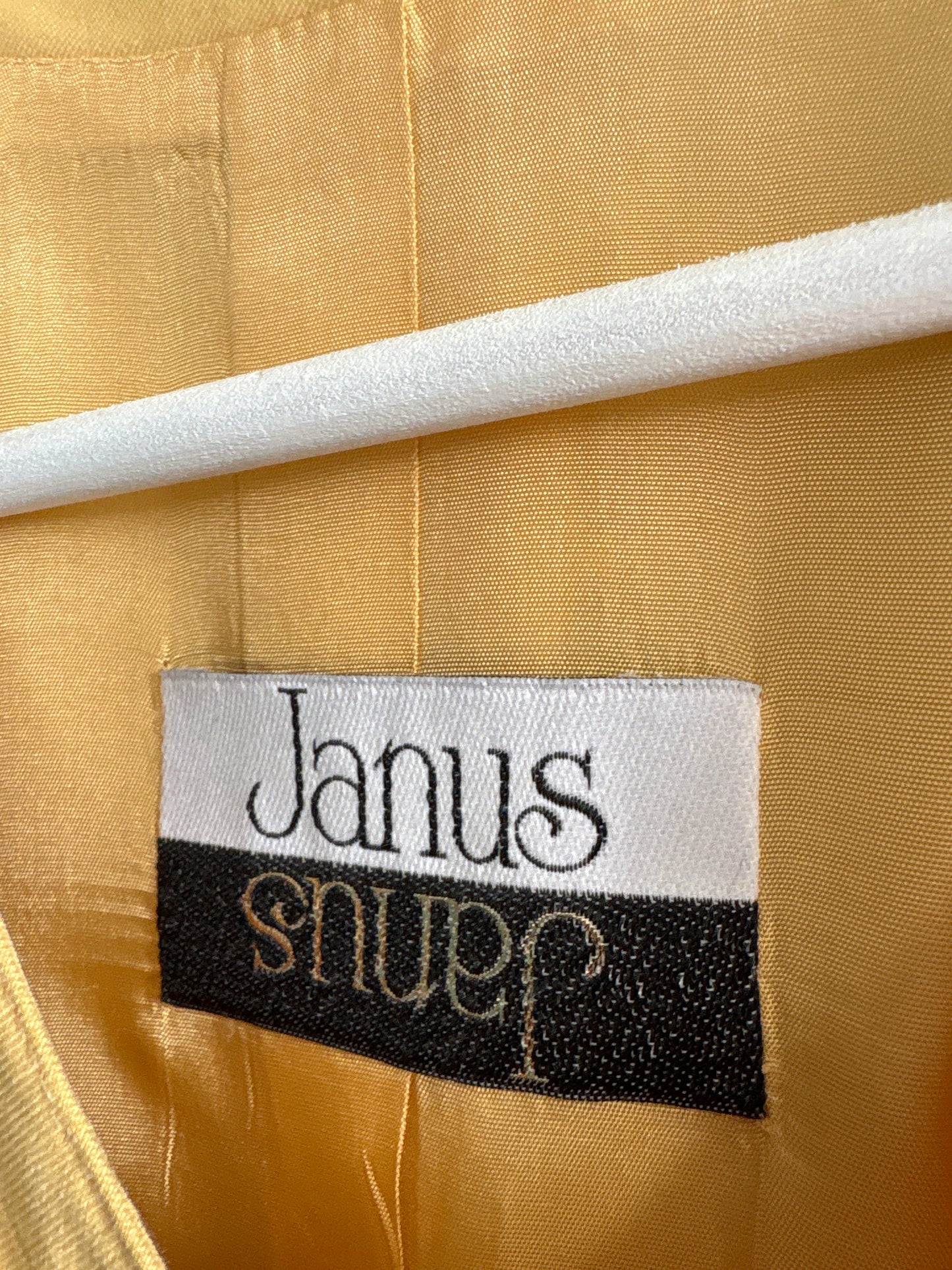 Sacou în stil Chanel butter yellow din lana certificată extrafina