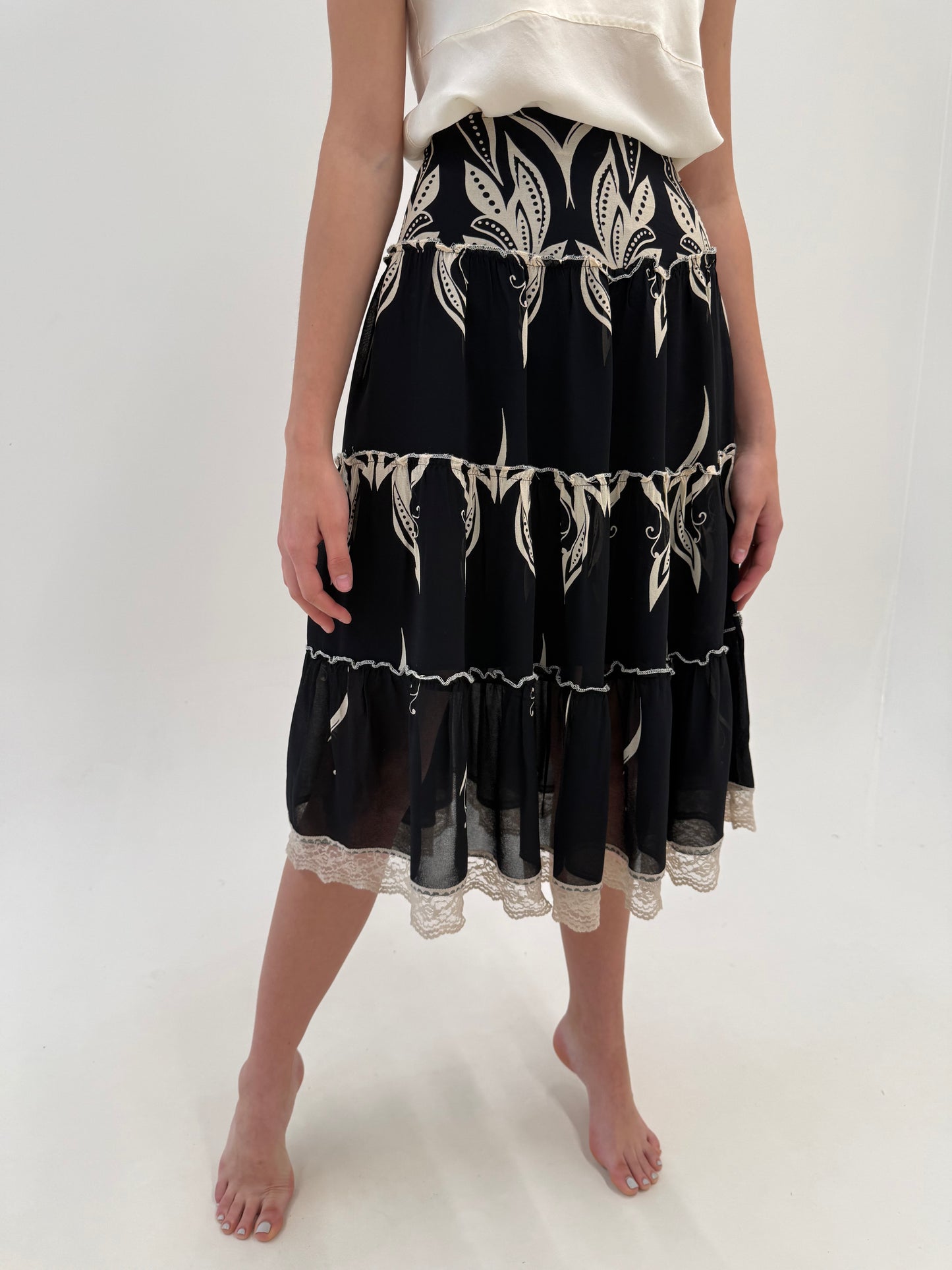 Fustă vintage spectaculoasă neagră cu print nude și dantelă chantily